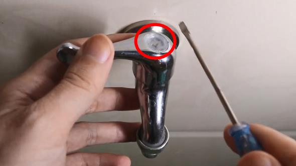 水龍頭滴水怎么處理？看步驟圖跟著老師傅一步步操作一下吧！
