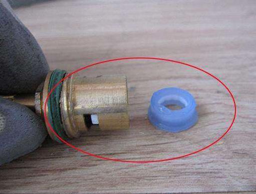 水龍頭滴水怎么處理？看步驟圖跟著老師傅一步步操作一下吧！