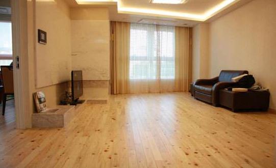 地暖能鋪實(shí)木地板么?你應(yīng)該要規(guī)避的二大危害! 地暖能鋪實(shí)木地板么?你應(yīng)該要規(guī)避的二大危害!