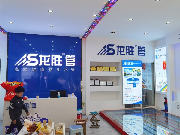 看了日豐專賣店效果圖后,感覺龍勝管的專賣店更好看啊! 看了日豐專賣店效果圖后,感覺龍勝管的專賣店更好看啊!