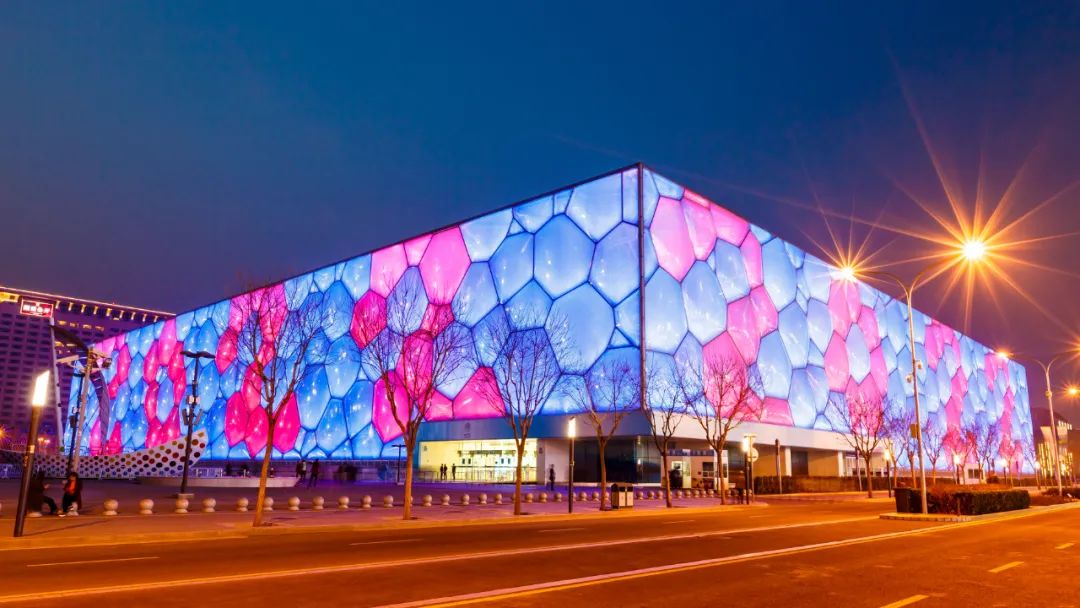 來(lái)雙奧館看龍勝管在“Colourful Cube”的藝術(shù)美學(xué)吧！